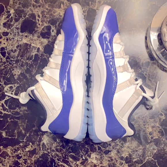 💙🤍 Jordan XI 🤍💙 - Picture 4 of 6